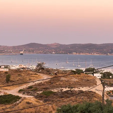 Calm Above Appartement Adamantas (Milos)